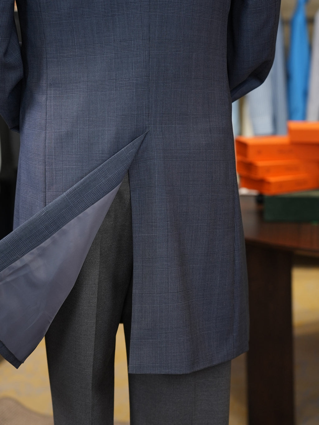 Men’s Grey Prince of Wales Check 100% Wool Overcoat Notch Lapel Mid-Length Wool Coat for Business Smart Casual
