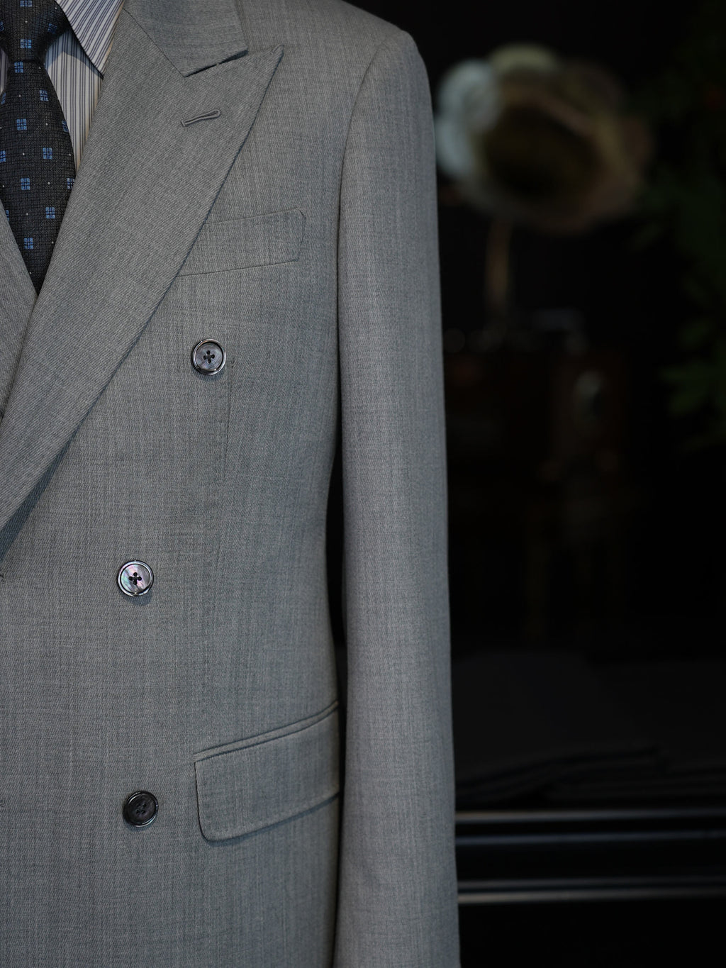 Grey flannel wool double-breasted six-button single blazer