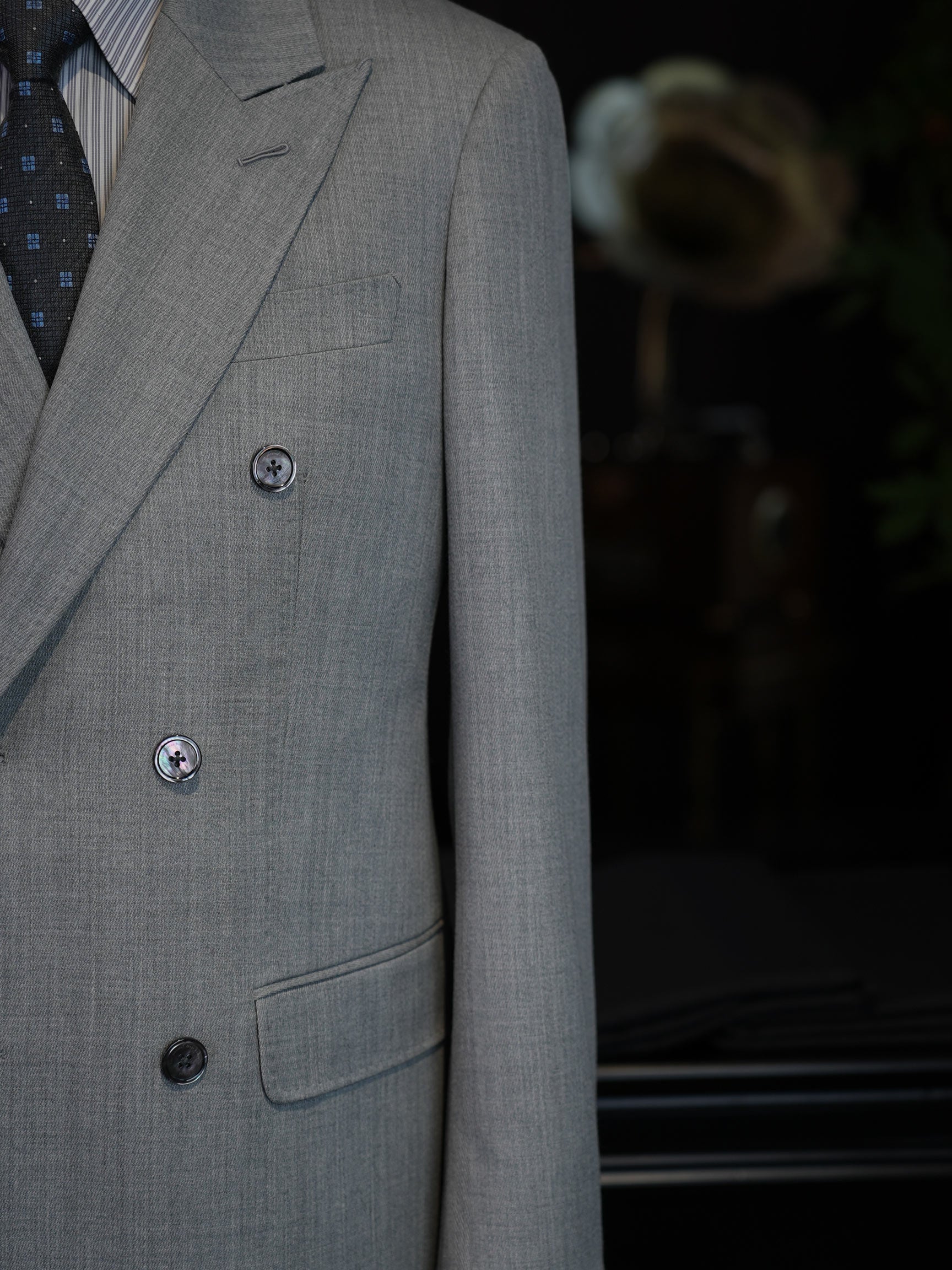 Grey flannel wool double-breasted six-button single blazer