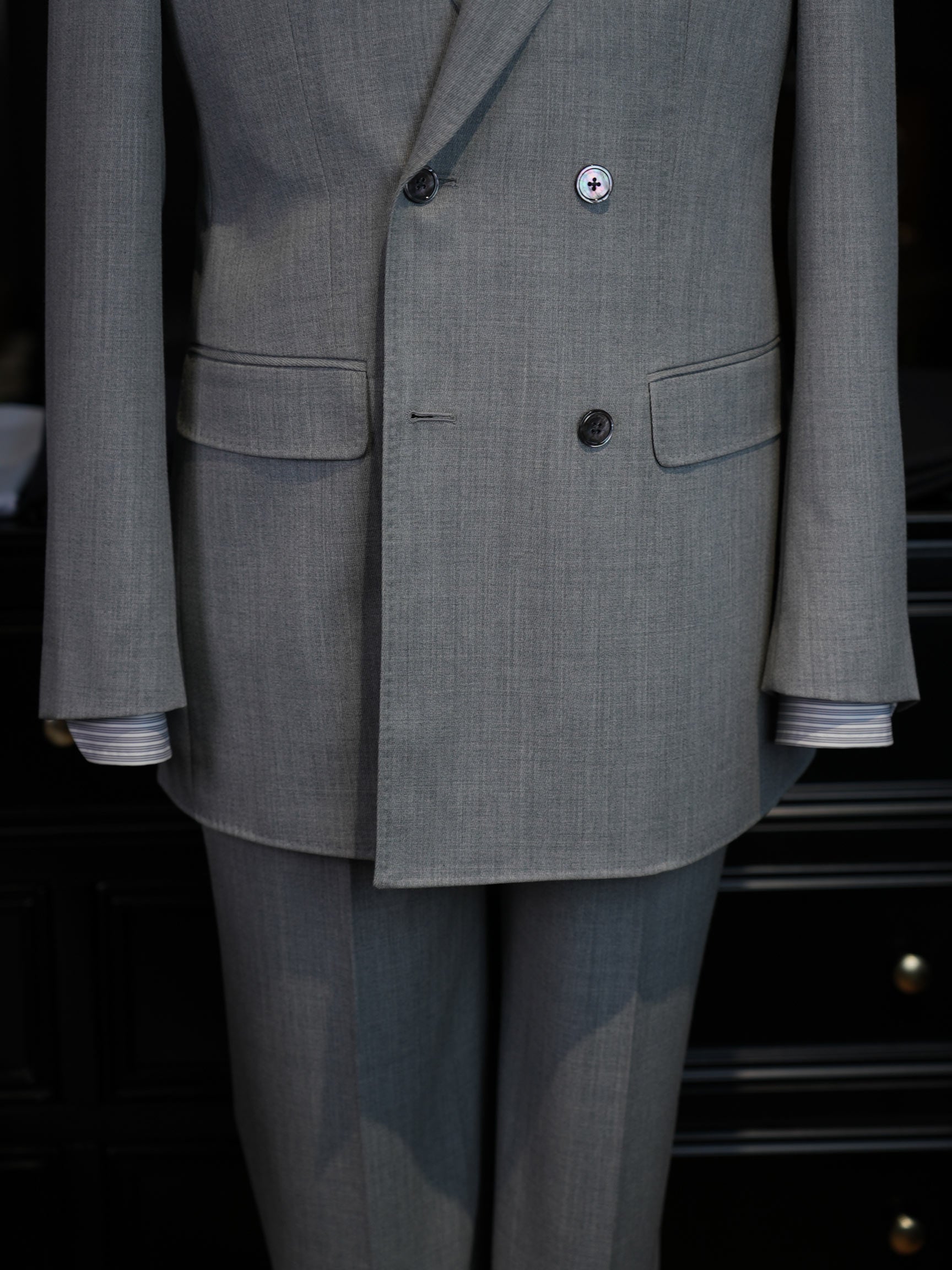 Grey flannel wool double-breasted six-button single blazer