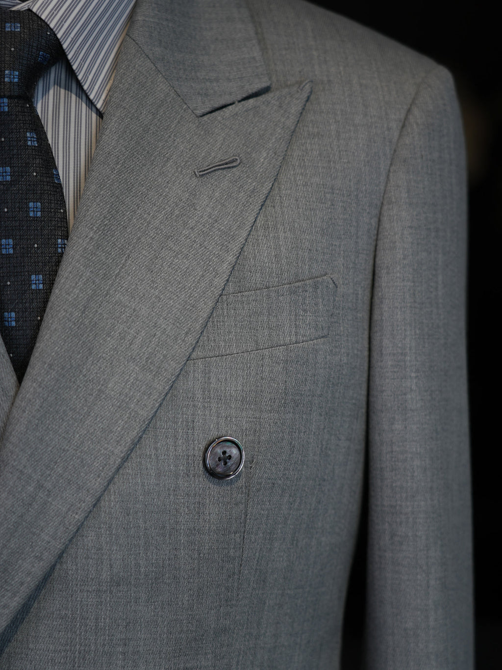 Grey flannel wool double-breasted six-button single blazer