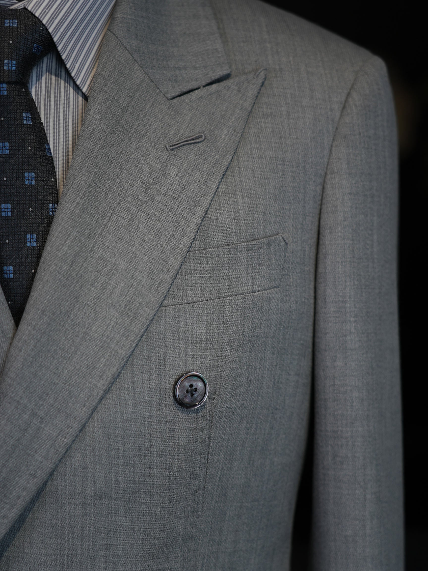 Grey flannel wool double-breasted six-button single blazer