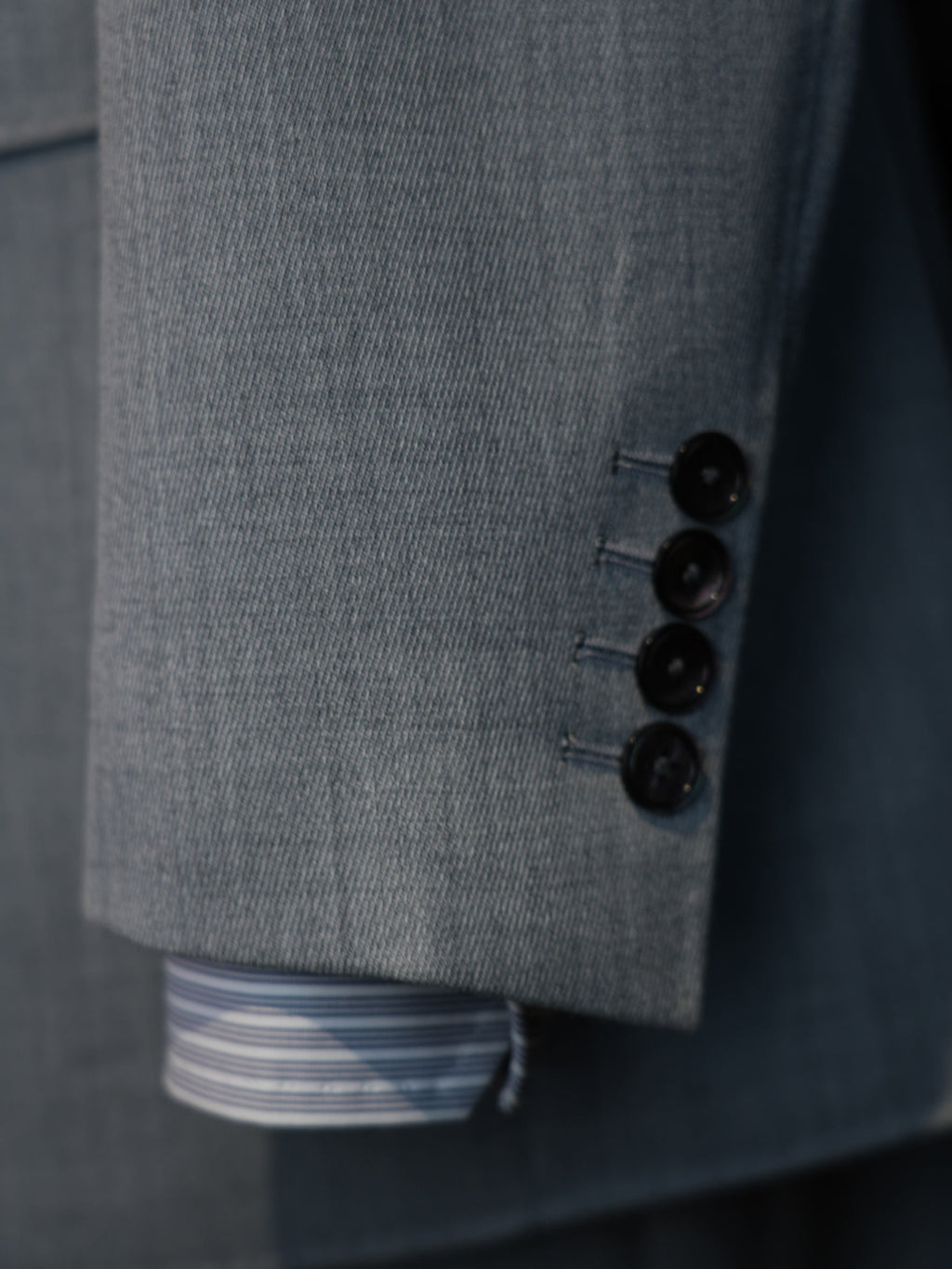 Grey flannel wool double-breasted six-button single blazer