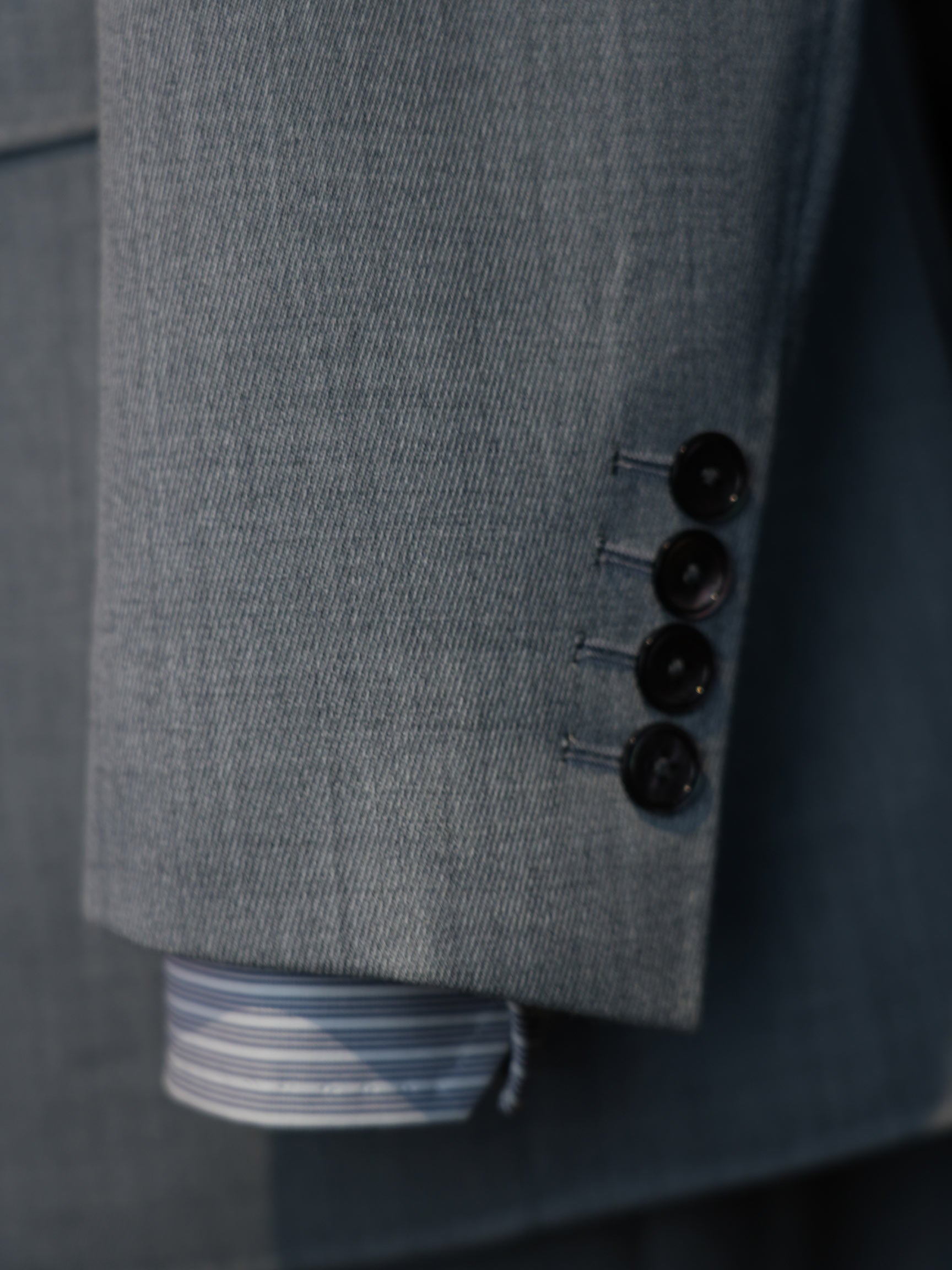 Grey flannel wool double-breasted six-button single blazer