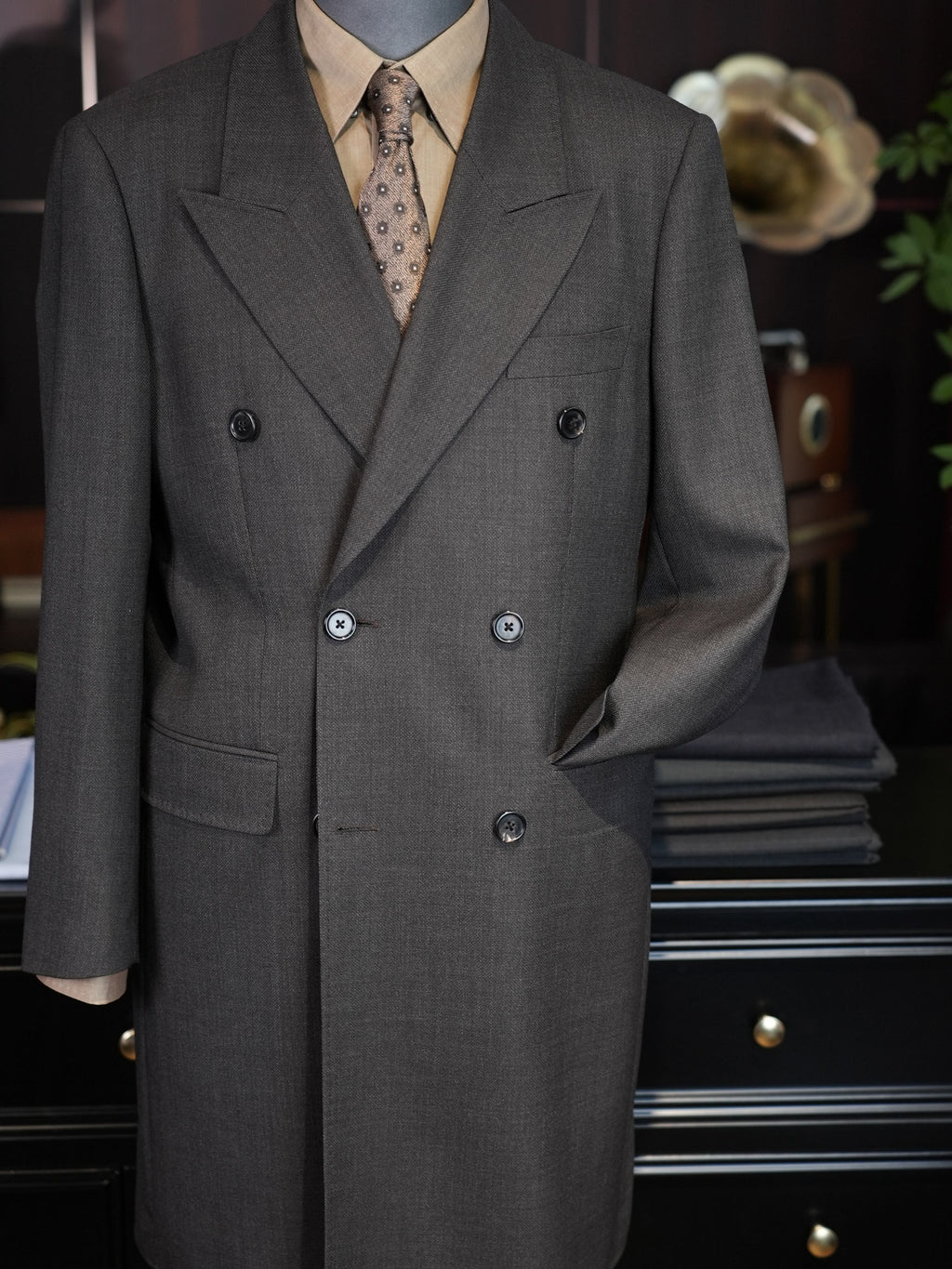 Men’s Grey Textured 100% Wool Overcoat Double Breasted Peak Lapel Mid-Length Wool Coat for Formal Business & Wedding