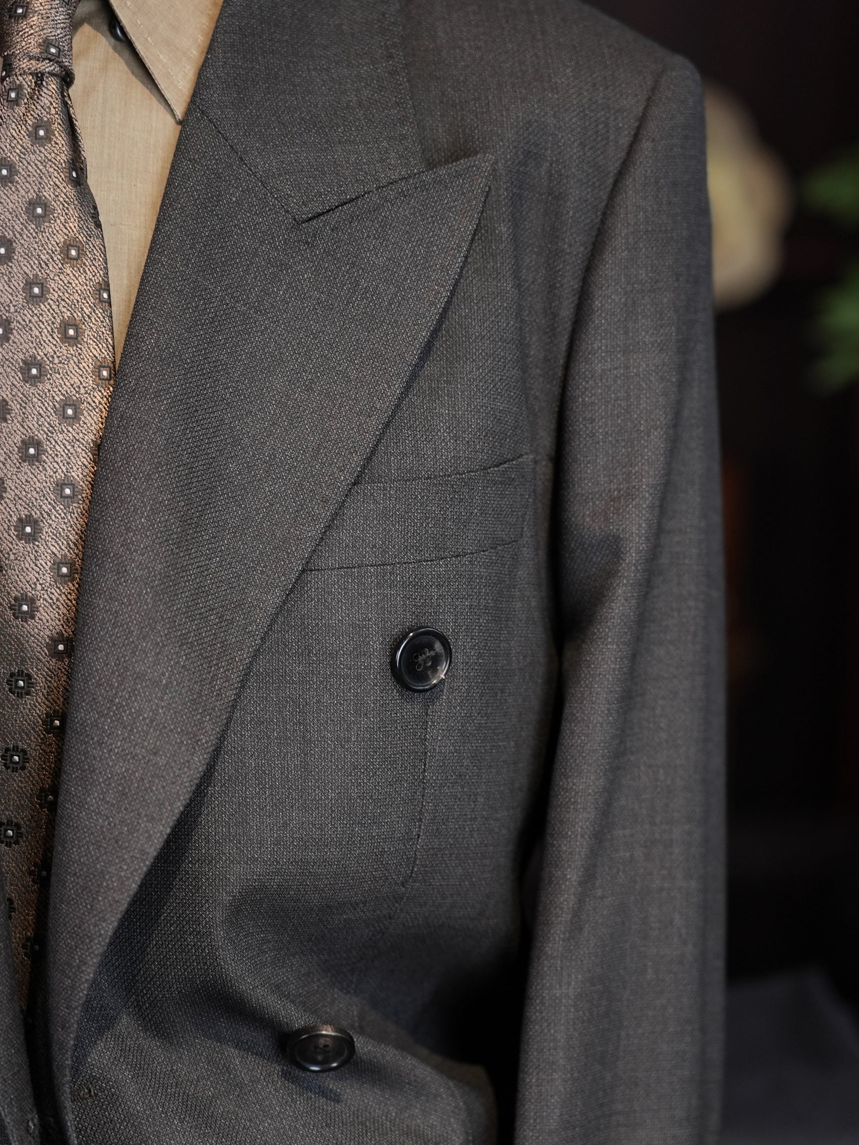 Men’s Grey Textured 100% Wool Overcoat Double Breasted Peak Lapel Mid-Length Wool Coat for Formal Business & Wedding