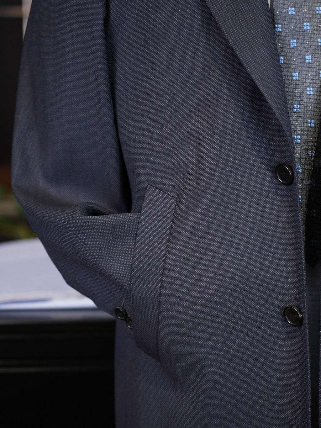 Men’s Grey Textured 100% Wool Overcoat, Notch Lapel Mid-Length Wool Trench Coat for Business & Formal Occasions