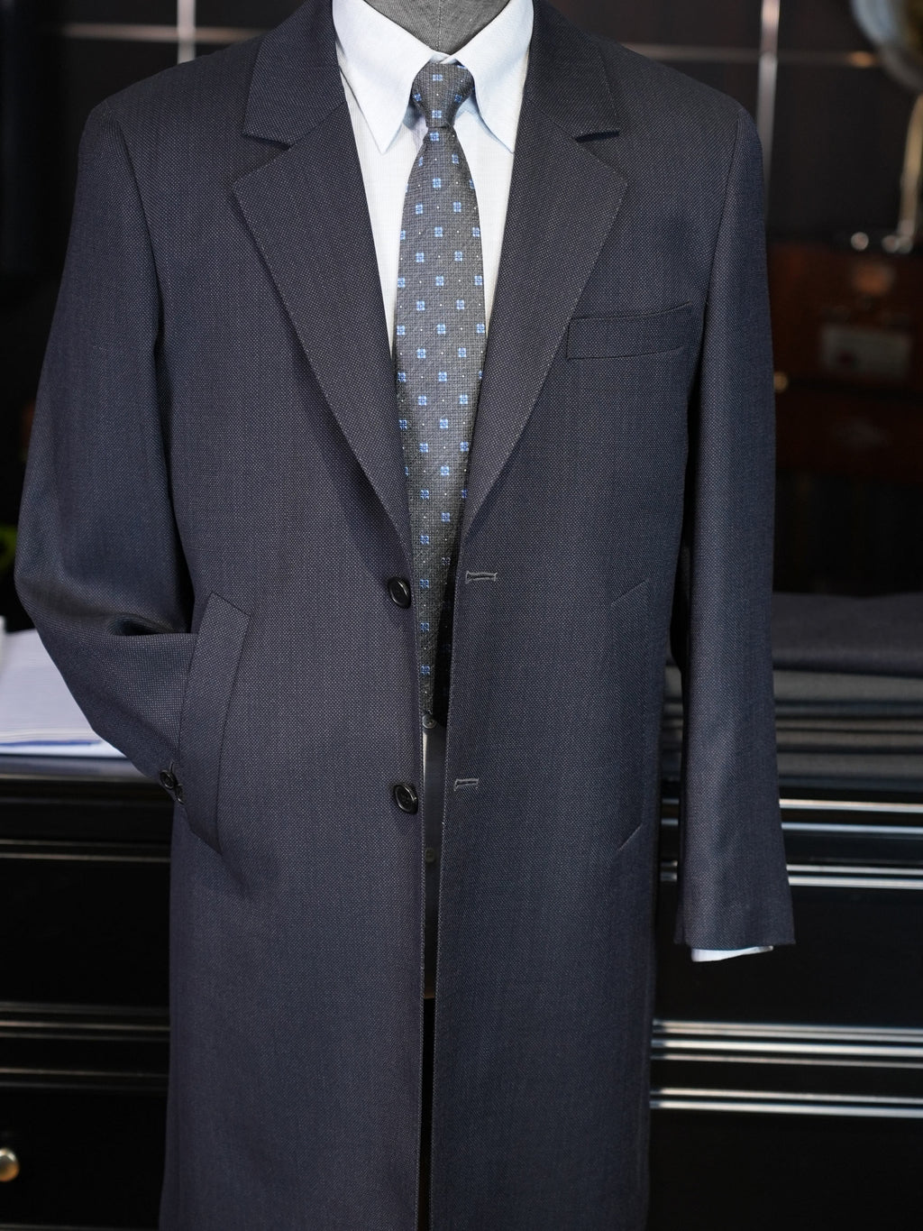Men’s Grey Textured 100% Wool Overcoat, Notch Lapel Mid-Length Wool Trench Coat for Business & Formal Occasions