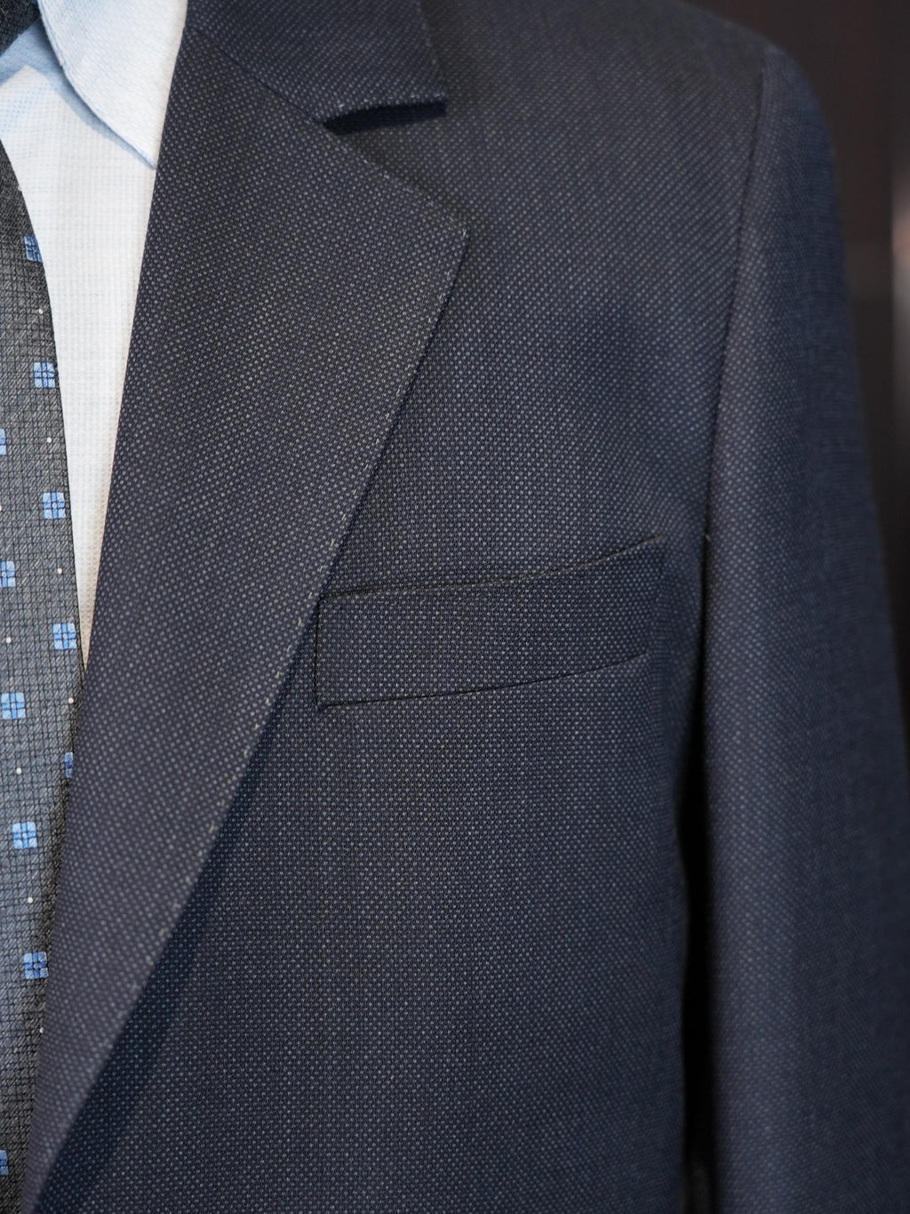 Men’s Grey Textured 100% Wool Overcoat, Notch Lapel Mid-Length Wool Trench Coat for Business & Formal Occasions