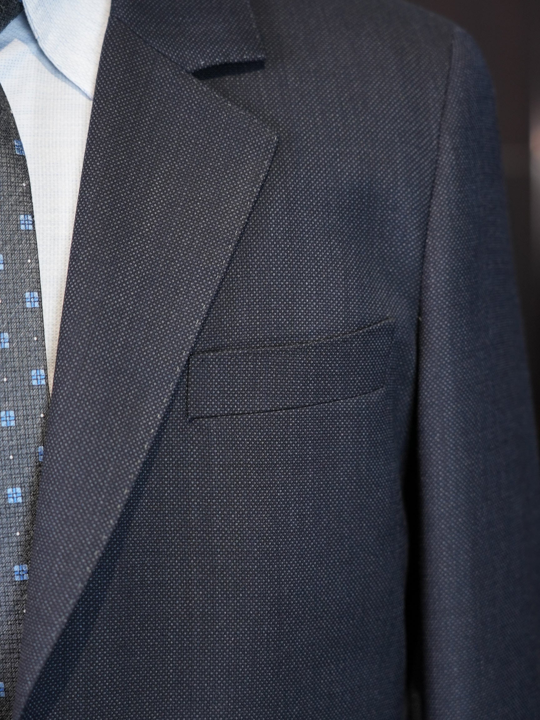 Men’s Grey Textured 100% Wool Overcoat, Notch Lapel Mid-Length Wool Trench Coat for Business & Formal Occasions