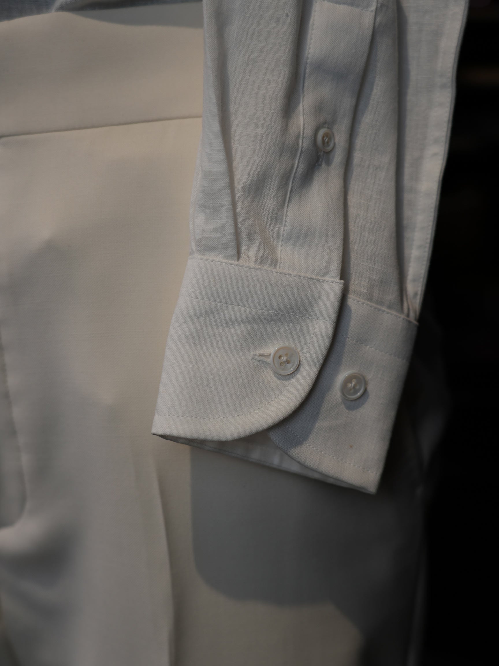 Men’s Breathable Cool White 100% Linen Point Collar Long Sleeve Dress Shirt, Lightweight Summer Linen Shirt