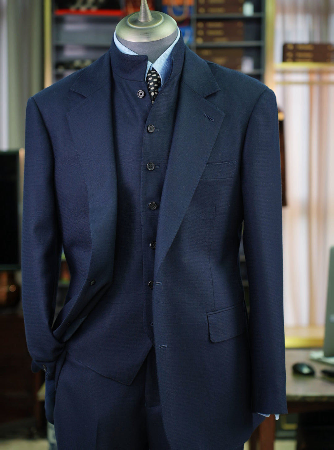 Men's Navy Blue Peak Lapel Suit Blazer