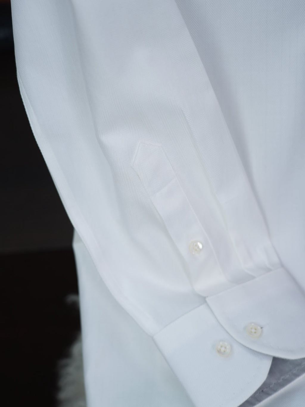 Men's 100% Cotton White Herringbone Jacquard Dress Shirt