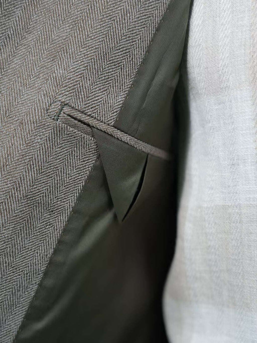 Grey-green linen herringbone double-breasted single-breasted suit